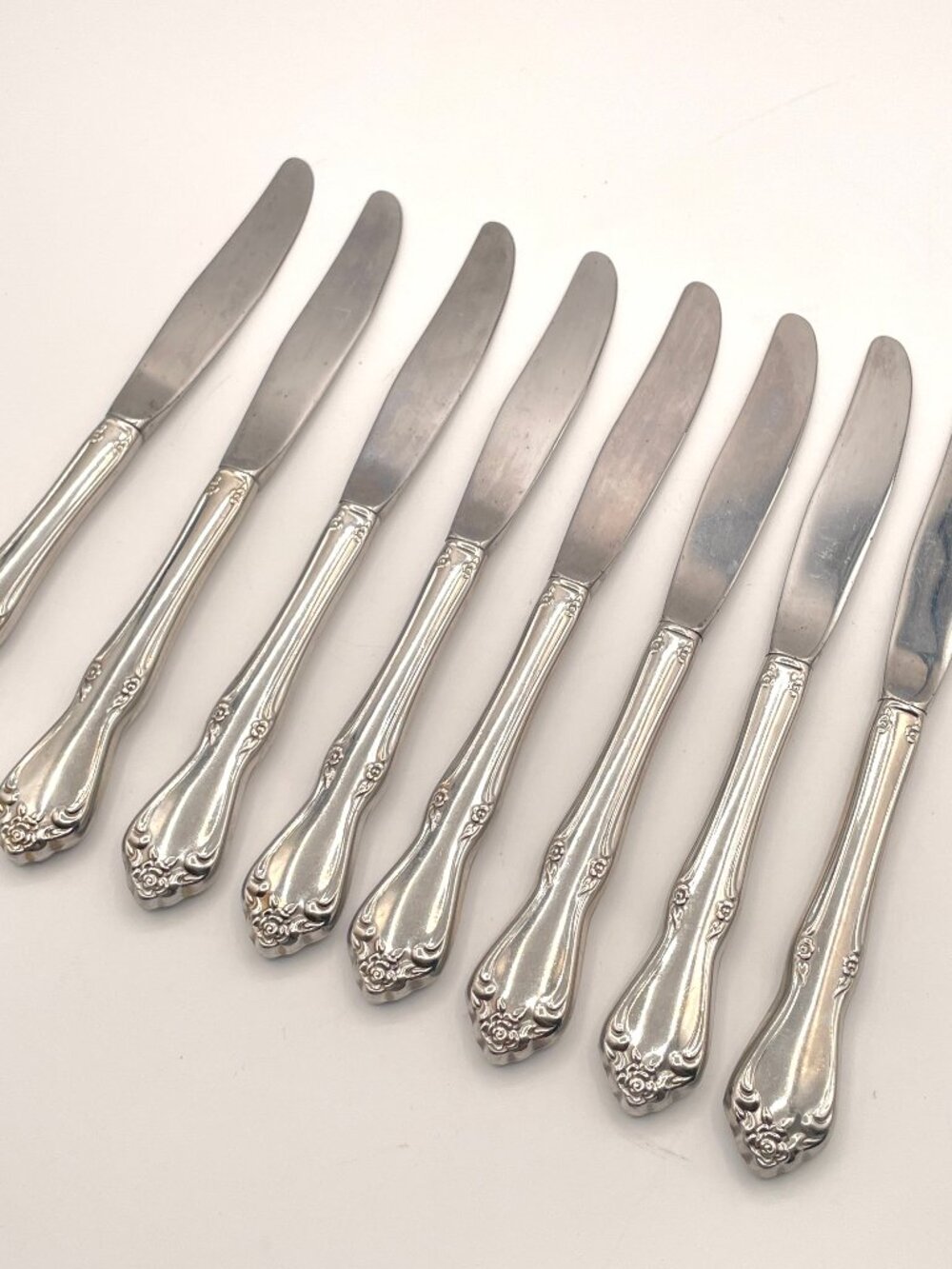 Oneida Celebrity SSS Set of 8 Dinner Knives Stainless Flatware